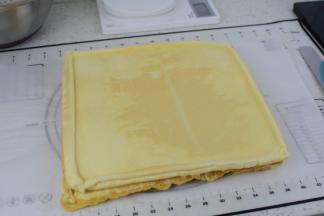 放上戚风蛋糕体