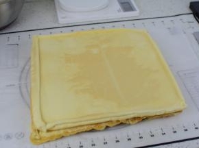 放上戚风蛋糕体