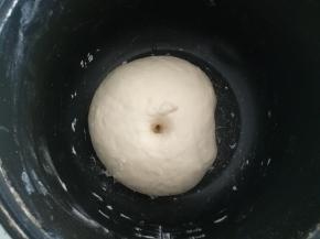 这个时候面团发酵好了，可以开始做了。