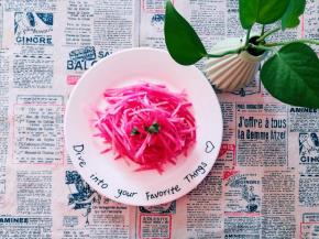 搅拌均匀。点上一点葱花装饰。