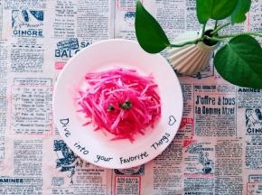 搅拌均匀。点上一点葱花装饰。