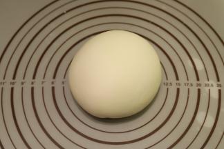 将面团取出，整圆