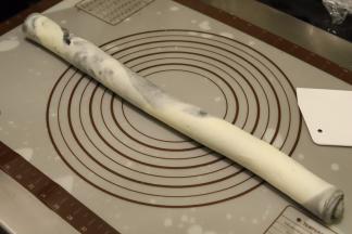 搓成均匀的圆柱形