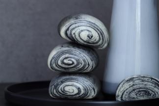 配上一杯芝麻牛奶，美好的早晨从这份健康的早餐开始