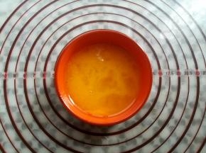 加入鸡蛋打散，不用打发