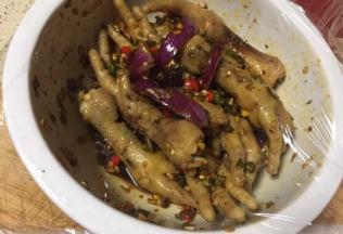 盖上保鲜膜，放入冰箱保存四小时