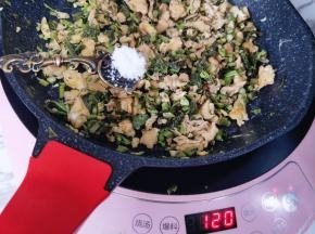 再按个人口味加入食用盐。