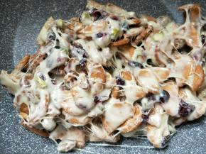 尽量使饼干都粘上棉花糖。