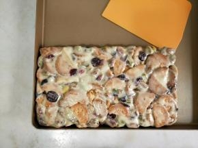 借助刮板整形。