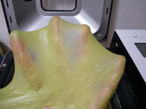 检查可以抻出结实不易破的薄膜即可。