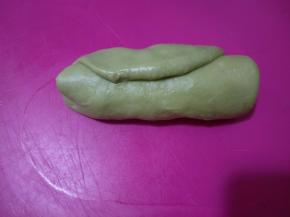 从下往上卷起来。