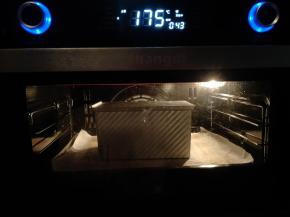 放入预热好的烤箱175度烤42分钟。