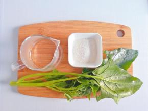 食材准备:菠菜1根、米粉7克、温水80克