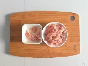 鱼肉骨头分离，切碎