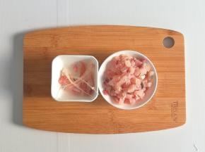 鱼肉骨头分离，切碎