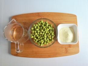 食材准备:豌豆粒100克、配方奶粉3勺、45度温水90ml