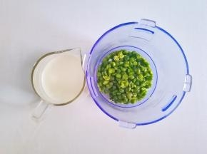 豌豆粒放入辅食机