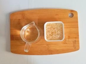 虾皮用清水浸泡30分钟