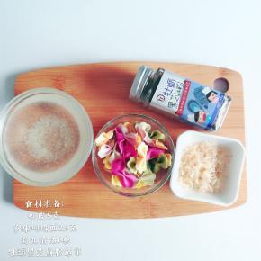 食材准备:肉丸清汤1碗、多味蝴蝶面25克、虾皮5克、牡蛎粉少许