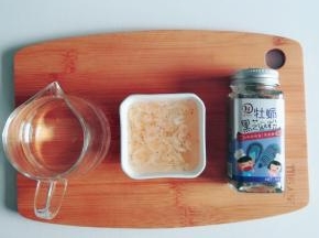 虾皮用清水浸泡30分钟