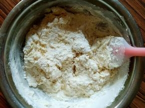 用硅胶刀翻拌即可。