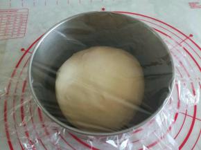 盖上保鲜膜，室温醒发30分钟左右，20度以下需要延长15分钟左右。