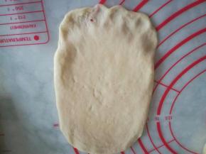 如图，顶部边缘按扁。