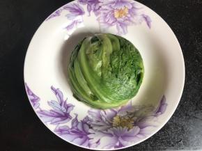 倒扣在盘中，拿去碗