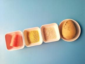 食材准备:大米15克、小米15克、土豆120克、胡萝卜35克