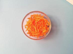胡萝卜去皮擦丝