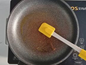 起锅刷上一层牛油果油