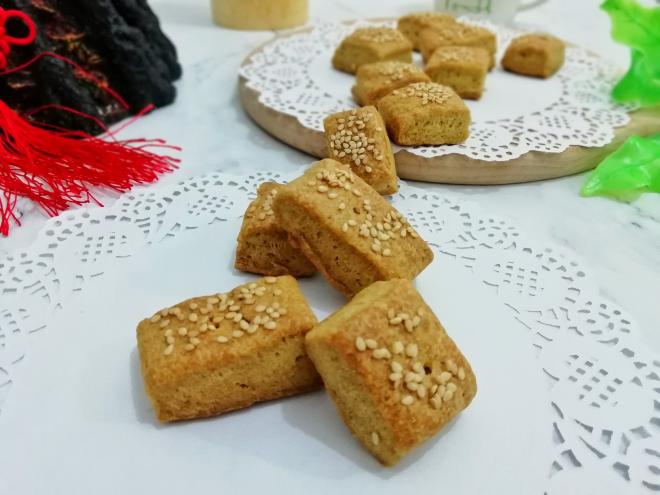 牛油果芝麻小糕点