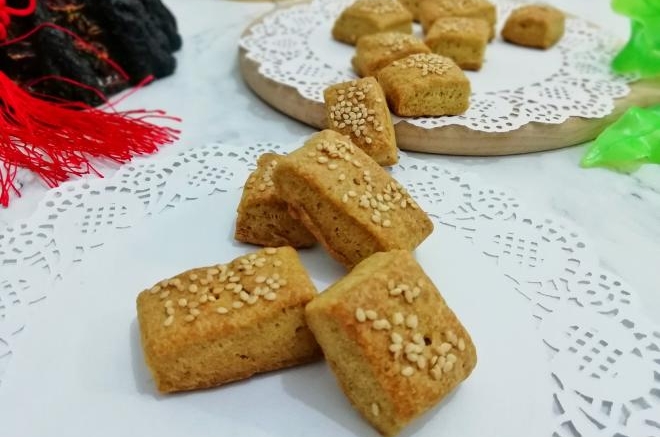 牛油果芝麻小糕点