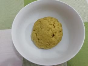 混合均匀 ，揉成面团饧二十分钟