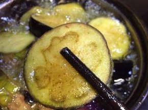 入油锅里油炸