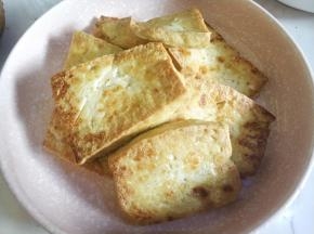 煎至两面金黄盛出。