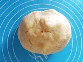 翻压成团，醒发十分钟左右