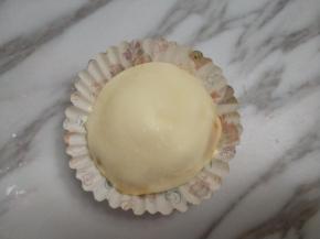 倒扣，装入纸托中。