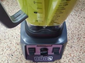 大概不到两分钟的样子，蔬果汁已经打得非常细腻均匀了。