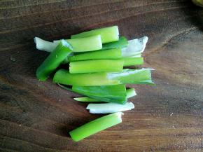 这时候来做别的，葱切段