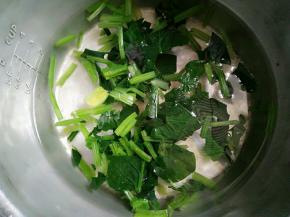 然后放入凉水过凉