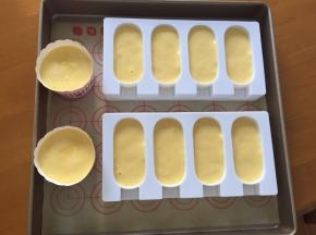 倒入膜具中，放入预热好的烤箱140度，上下火20分钟