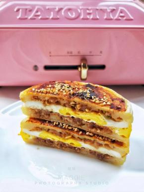 香喷喷的微焦香的饼皮，咬上一口太满足了( •̀∀•́ )