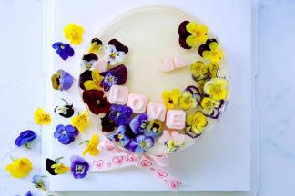 送一份鲜花慕斯蛋糕，颜值高还可以吃