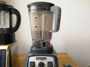 仅仅只需5分钟，一杯热乎乎的营养米糊就完成，打出的米糊特别细腻，顺滑，入口即化。