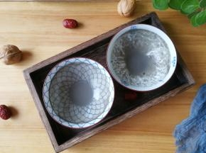 看看挂壁的情况，对比是不是很明显呢？左下的汉美驰完胜右上的另一款。真是不比不知道，一比吓一跳。关于破壁机的选择您还是要擦亮眼睛。