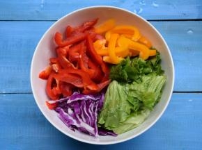 将所有食材切块