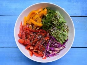 再撒上熟芝麻拌匀即可食用