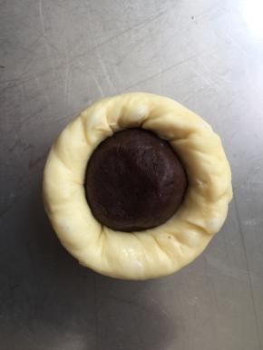 慢慢地推着包起来