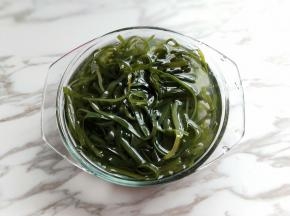 捞出后过冷水，再捞出淋干水份。《建议用纯净水》